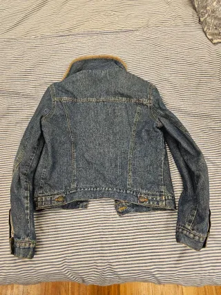 Cazadora vaquera Trafaluc forrada de Zara