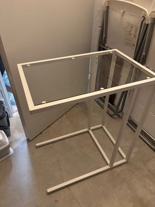 Mesa Auxiliar Cristal y Metal Ikea. VITTSJÖ