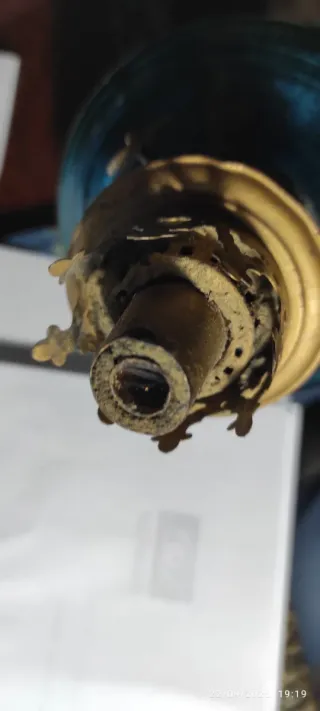 Lámpara de aceite antigua de cristal