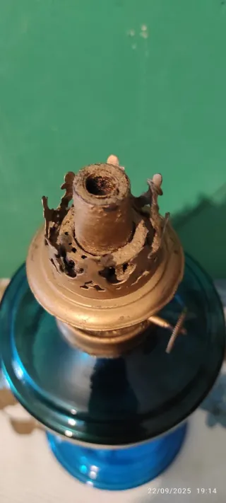 Lámpara de aceite antigua de cristal