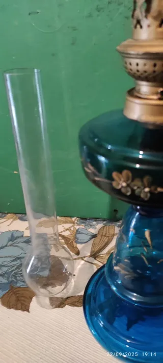 Lámpara de aceite antigua de cristal