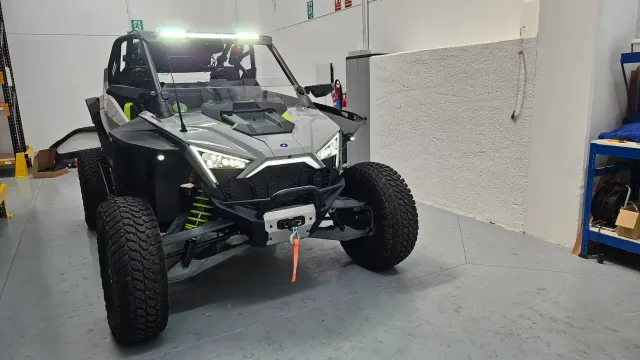 Polaris  RZR Turbo R 2024