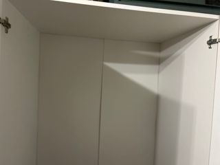 Armario de madera blanca y marron