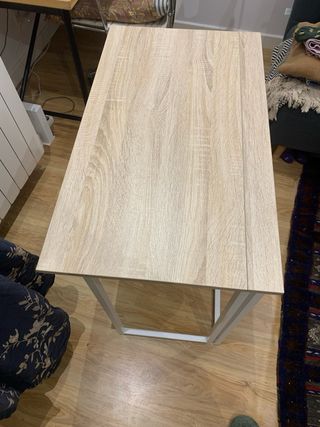 Mesa plegable efecto madera y patas blancas