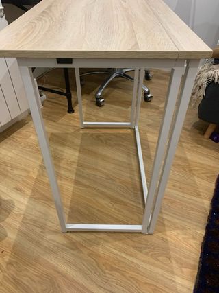 Mesa plegable efecto madera y patas blancas