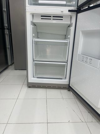 Nevera combi marca Bosch altura 2mtr con garntgara