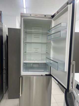 Nevera combi marca Bosch altura 2mtr con garntgara