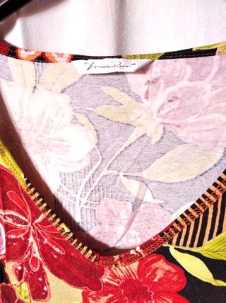 2 Blusas de cuello de pico estampadas XXXL/46