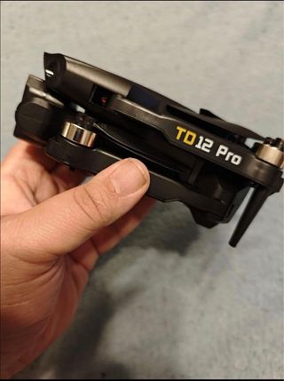 Dron con cámara plegable