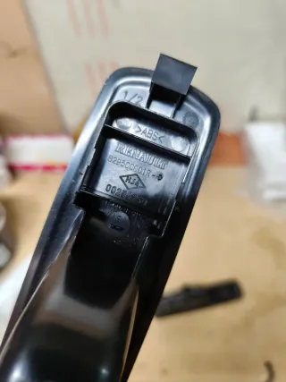 Portaobjetos puertas traseras Renault Clio/Megane.