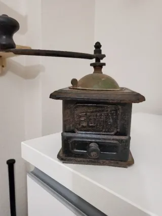 Molinillo de café antiguo