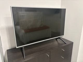 Televisor LG 43 Plata y Negro