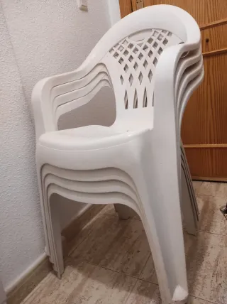Sillas de jardín apilables blancas