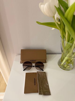 Gafas de sol Burberry redondas doradas