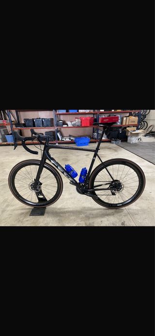 Bicicleta de carretera negra