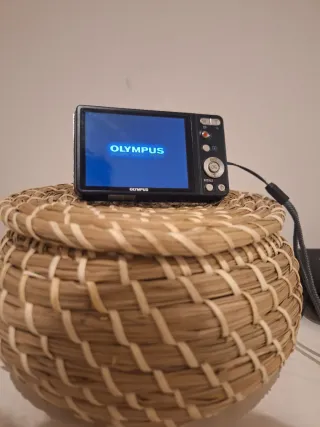 Cámara Digital Olympus VG-160 12MP + Accesorios