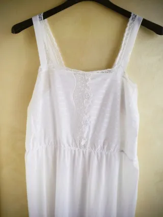 Camicia da notte bianca con pizzo