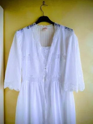 Camicia da notte bianca con pizzo