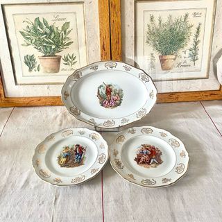 Fuente y platos porcelana vintage escenas galantes