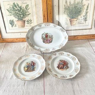 Fuente y platos porcelana vintage escenas galantes