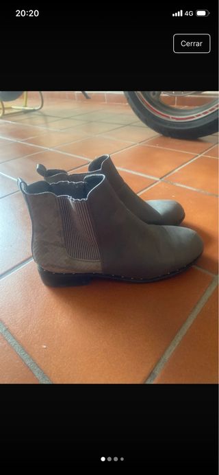 Botines planos marrones y grises