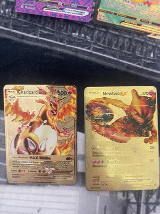 Carta Pokémon Charizard DX y Mewtwo EX Doradas