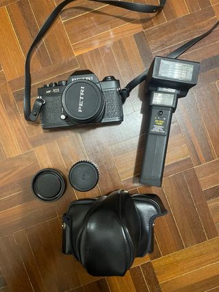 Fotocamera Petri MF-101 con flash e custodia