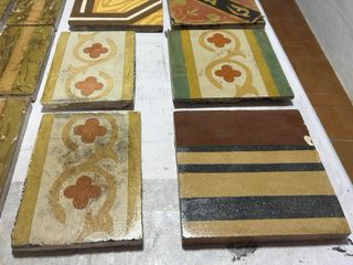 Baldosas hidráulicas antiguas originales.