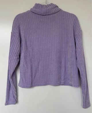 Jersey Stradivarius lila cuello alto