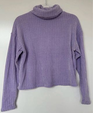 Jersey Stradivarius lila cuello alto