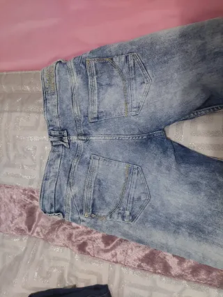 Pantalones vaqueros mujer desgastados