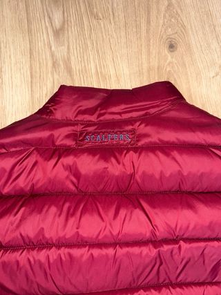 Chaleco Scalpers acolchado burdeos