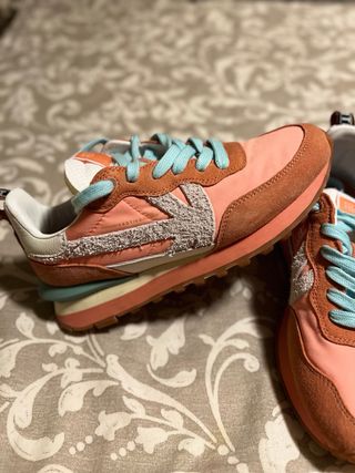 Zapatillas Kaotiko Naranja y turquesa