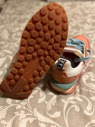 Zapatillas Kaotiko Naranja y turquesa