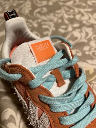 Zapatillas Kaotiko Naranja y turquesa