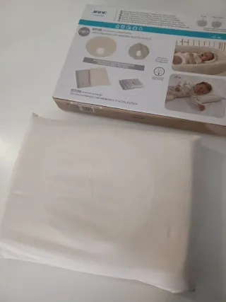 Cuna de madera con colchón