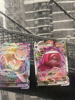 Cartas Pokémon Mew VMAX y Gengar VMAX