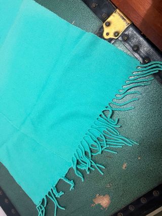 Sciarpa color turchese con frange