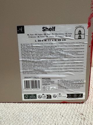 Estantería de madera roja