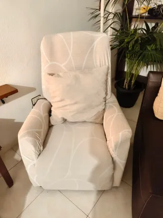 Sofá y sillón reclinableen eco piel