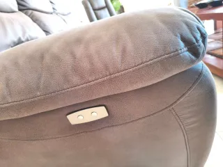 Sofá y sillón reclinableen eco piel