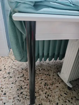 Mesa auxiliar metal y madera
