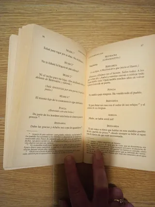 La Casa De Bernarda Alba (Spanish Edition)