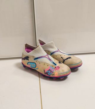 Botas de fútbol Nike Mercurial y Puma Future