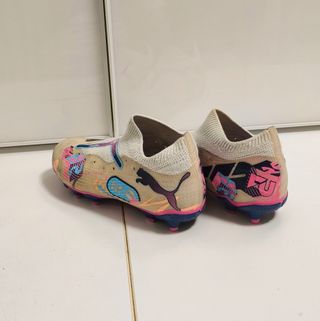 Botas de fútbol Nike Mercurial y Puma Future