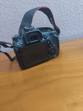 Cámara Canon EOS 80D Negra