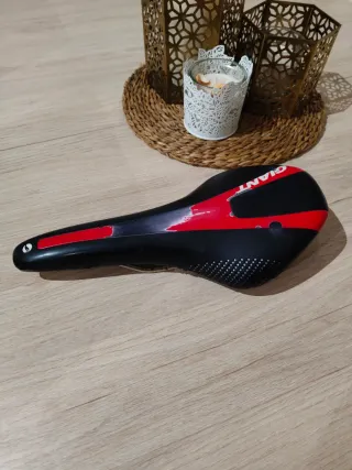 Sillín Bicicleta Giant Negro/Rojo