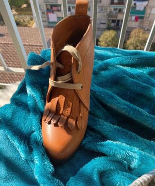 Botines de piel con flecos