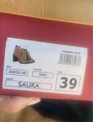 Botines de piel con flecos