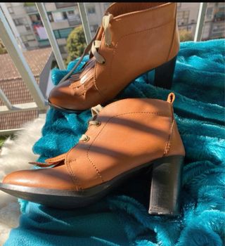 Botines de piel con flecos